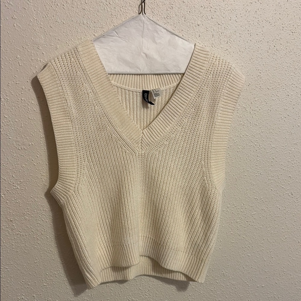 Divided Off-White Knit Sweater Vest